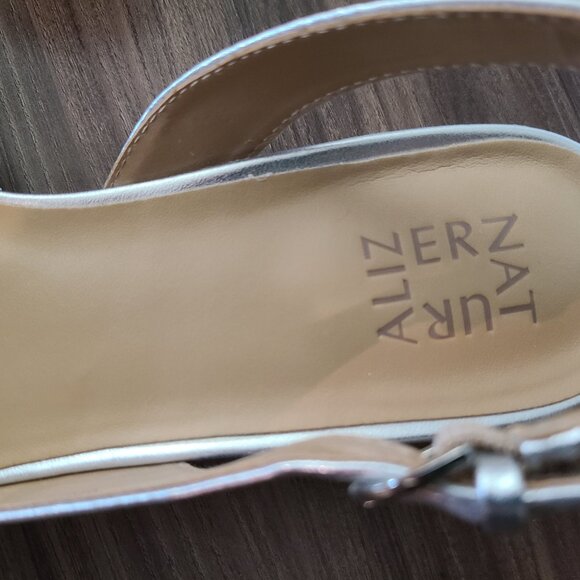 Naturalizer silver pointed toe sling back 1.5 inch heels 10M - Picture 5 of 7